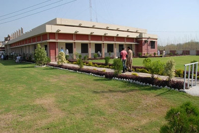 Gun battle rages at Pakistan university