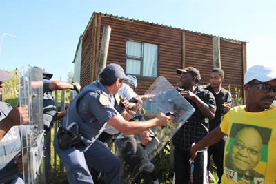 Demolition causes conflict with police