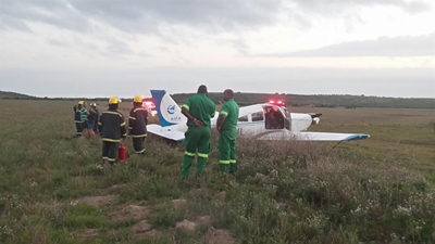 Aircraft makes emergency landing