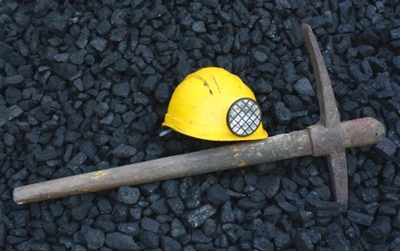 Lily mine collapse: over 100 miners trapped