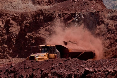 Kumba earnings thumped by low iron ore prices