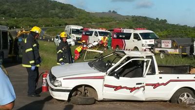3 beseer na bakkie op N2 rol