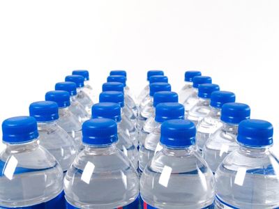 Gift of Givers en poskantoor span saam om water af te lewer