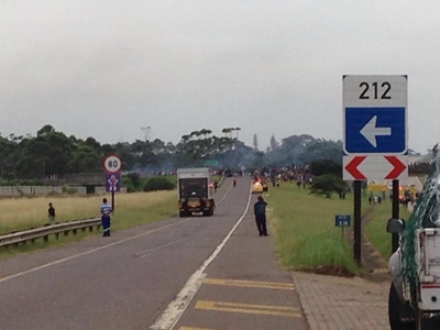 Police chase protestors off N2, R102 still closed