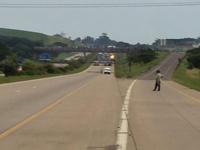 Violent protests close N2 Chakas Rock