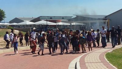 Opvolg: Studente betoog op Mosselbaai