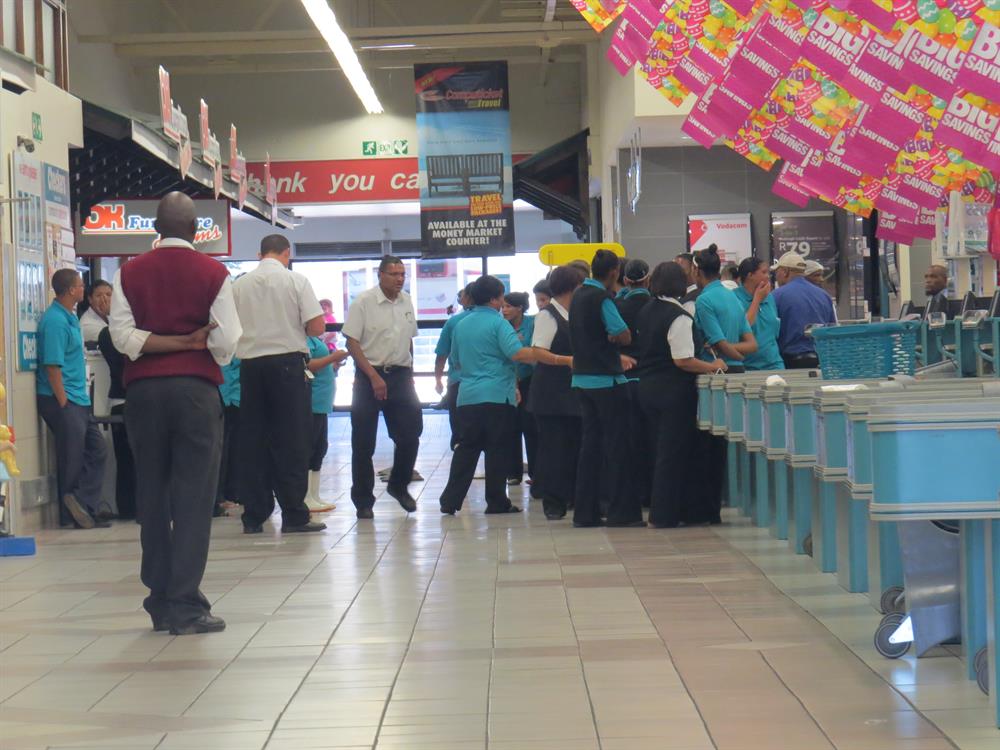 Skielike staking by Checkers Oudtshoorn Courant