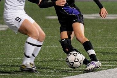 Top US women footballers file complaint for equal pay