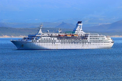 Special cruise ship in Mossel Bay