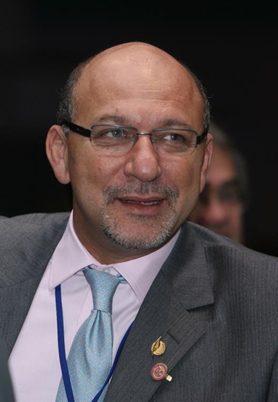 Former minister Manuel urges Zuma to step down