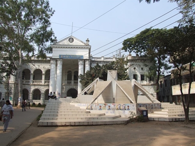 Bangladesh student hacked to death