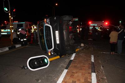 Opvolg: 1 dood na botsing met bus