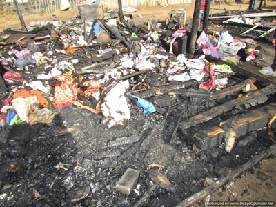 Gesin van 7 verloor alles in brand