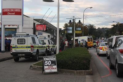 Policeman stabbed with screwdriver