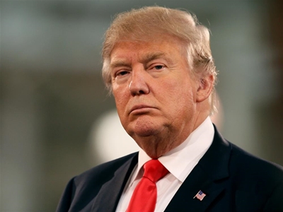 Donald Trump urges Muslims 'to turn people in'