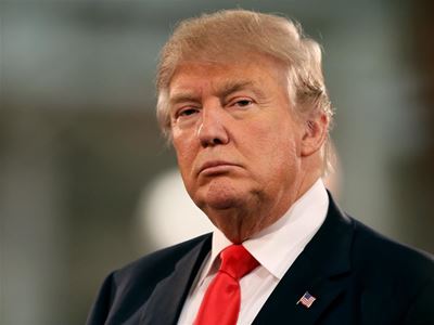 Donald Trump urges Muslims 'to turn people in'