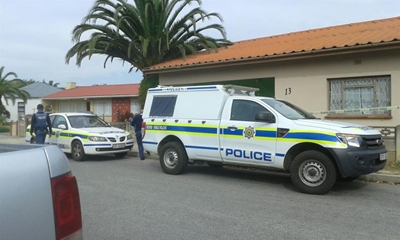 Man byna 2 dae in George-Suid huis vasgebind