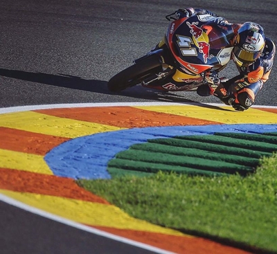 Brad Binder makes it 3 from 3 in Moto3