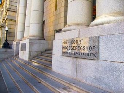 Bomb scare drives people onto the street in Cape Town