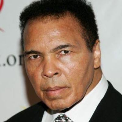 Muhammad Ali to be buried after final journey through hometown