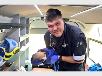 Woman goes into labour on side of the road