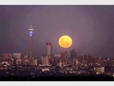 Strawberry moon coincides with winter solstice