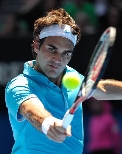 Fit-again Federer gets into his stride