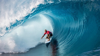 All eyes on Fanning on first day of J-Bay Open