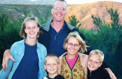 Reisende gesin maak Oudtshoorn hul tuiste