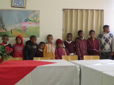 Klere vir 34 kinders geskenk
