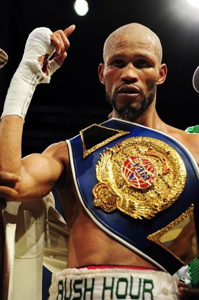 Funeka wins in three rounds