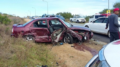 1 persoon sterf in ongeluk
