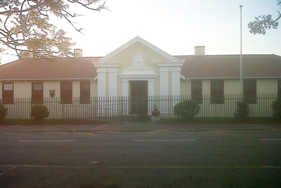 Ma vermoor, seun in hof