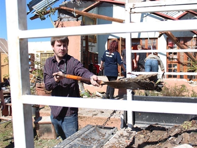 Tornado rips through homes