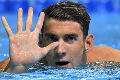 Phelps beats Le Clos to win 200m butterfly