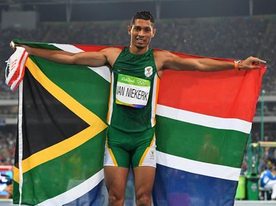 Wayde van Niekerk wins world record gold