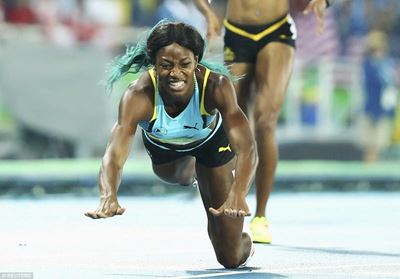 Rio 2016: Athlete dives over finish line to win