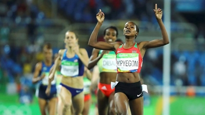 Kenyan Kipyegon takes women's gold
