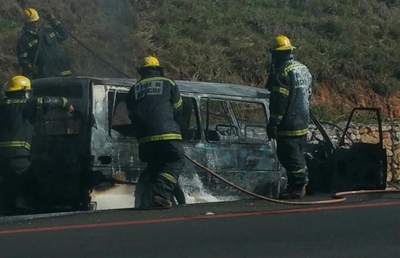 Minibus burns in Plett