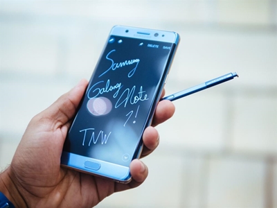 Samsung urges Note 7 users to switch off phones and turn them in