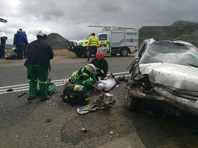Man en kinders in ongeluk op Mosselbaai-pad