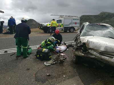 Man en kinders in ongeluk op Mosselbaai-pad