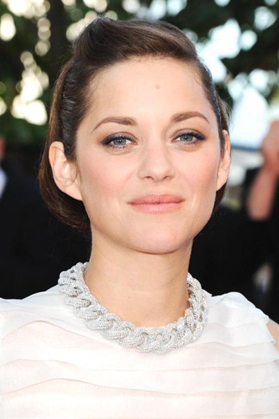 French actress Cotillard denies role in Jolie, Pitt split