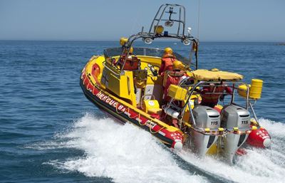 Catamaran runs into trouble in Plett