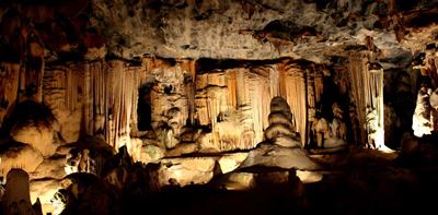 Vrou beseer in Kango-grotte