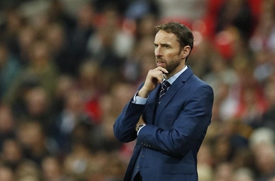 Southgate defends Smalling and Shaw