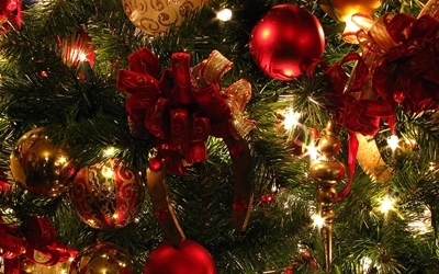 3 Budget-friendly Christmas decorating tips