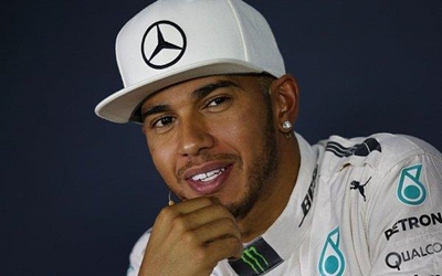 Hamilton win takes F1 title battle down to last race