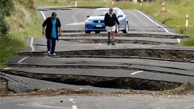 VIDEO: At least 2 dead in New Zealand earthquakes