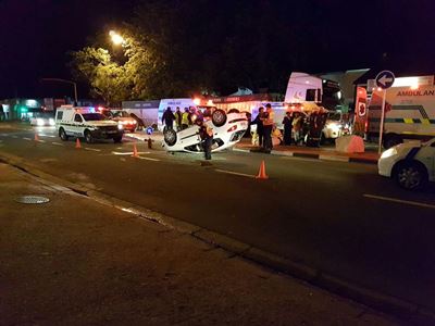 Motor slaan om in Courtenaystraat